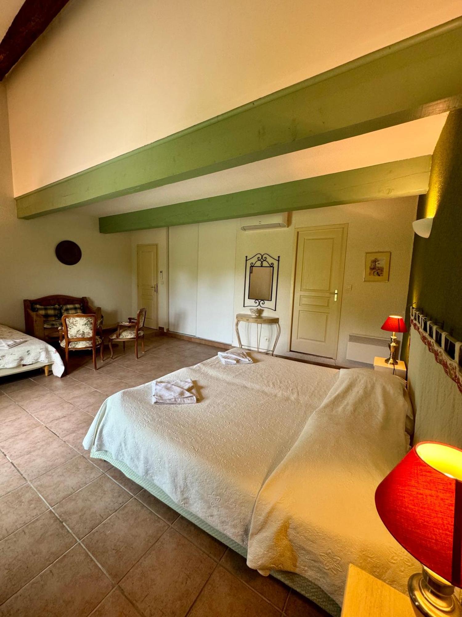 Hotel Mas Du Grand Peloux Port-Saint-Louis-du-Rhône Habitación foto