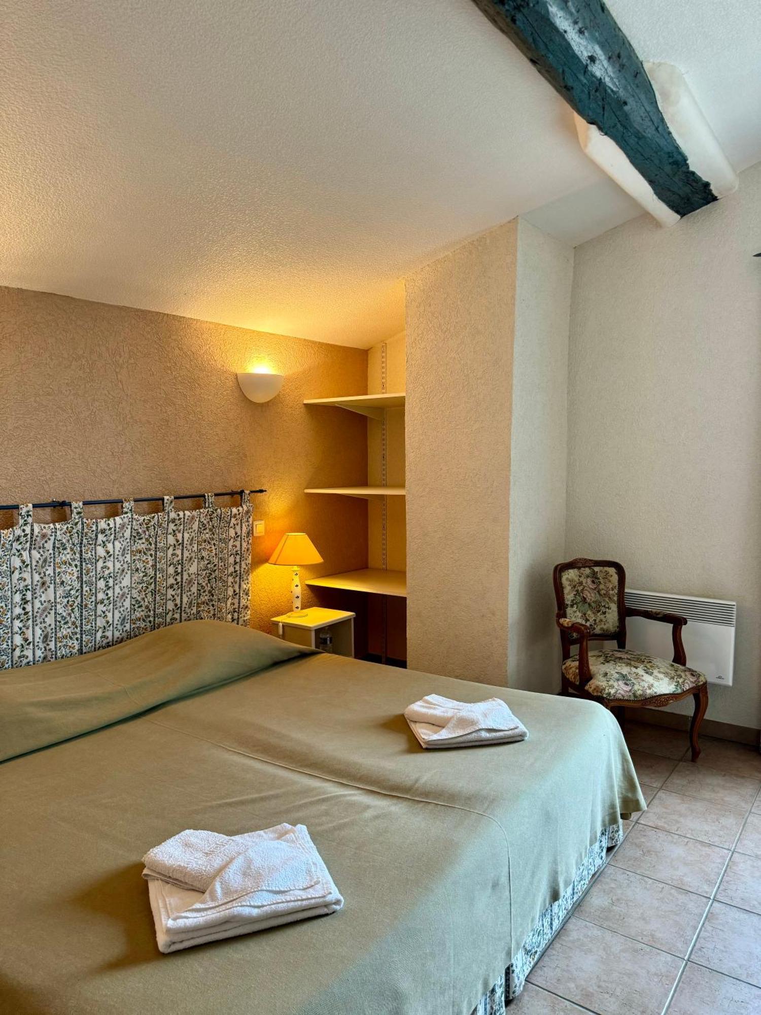 Hotel Mas Du Grand Peloux Port-Saint-Louis-du-Rhône Habitación foto
